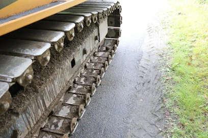 City-laput kiinnitetään vanhan lapun päälle pulttaamalla. Telakeskuksen versiossa pelivaraa on 15 mm joten sama lappu käy myös kuluneille lapuille. Kääntämistä helpottaa laidan lievä taivutus.