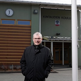 Kintauden koulun koulunjohtaja Heikki Tyrväinen on huolissaan poikkeustilan vaikutuksista erityisoppilaiden oppimistuloksiin sekä perheiden jaksamiseen.