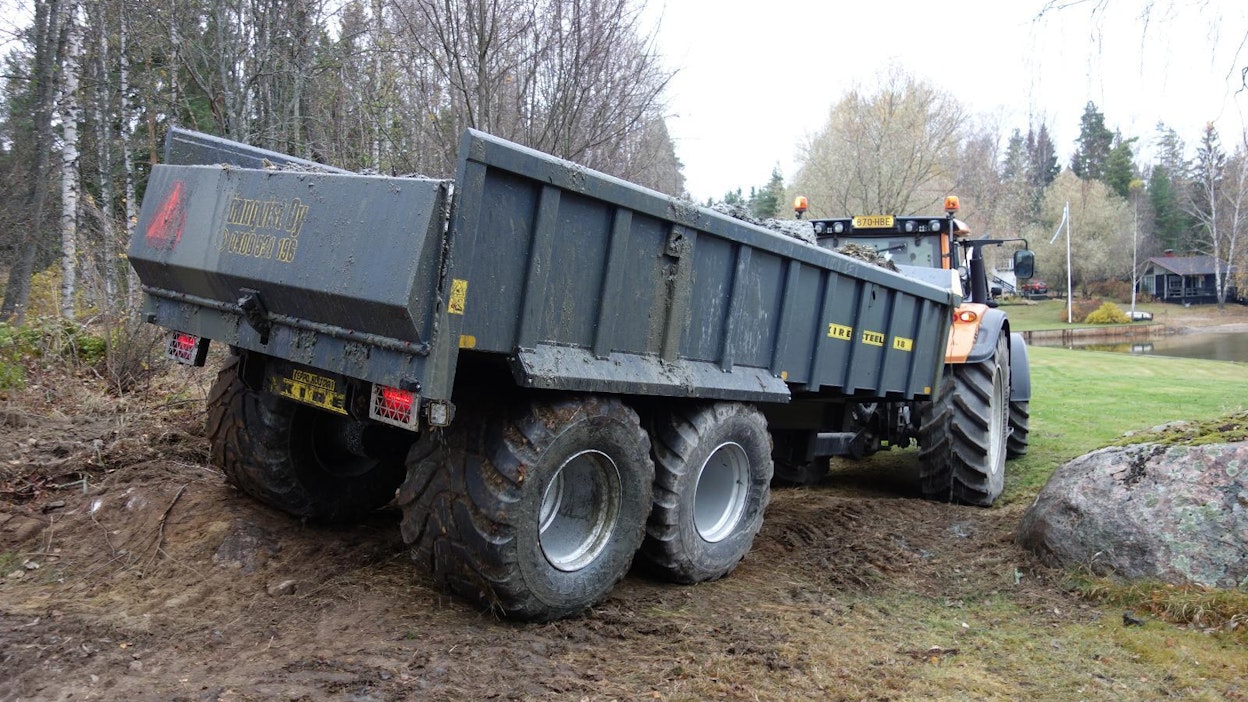 Tähän saakka yli 10 tonnin kuormia on saanut vetää tieliikenteessä vain yli neljääkymppiä kulkevilla traktoreilla.