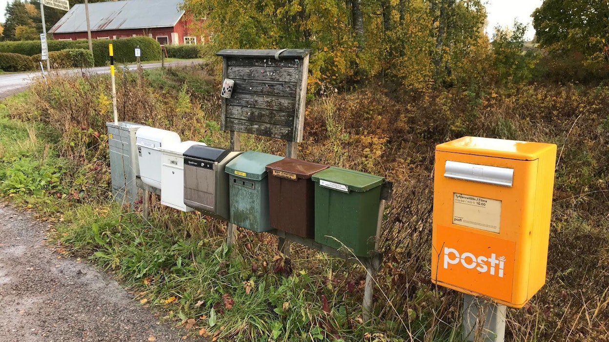 Posti-työnantaja perustelee tarvetta työehtojen joustavoittamiseen ja paikallisen sopimisen lisäämiseen muun muassa työaikajärjestelyissä asiakkaiden tarpeilla ja postimäärän vähentymisellä.