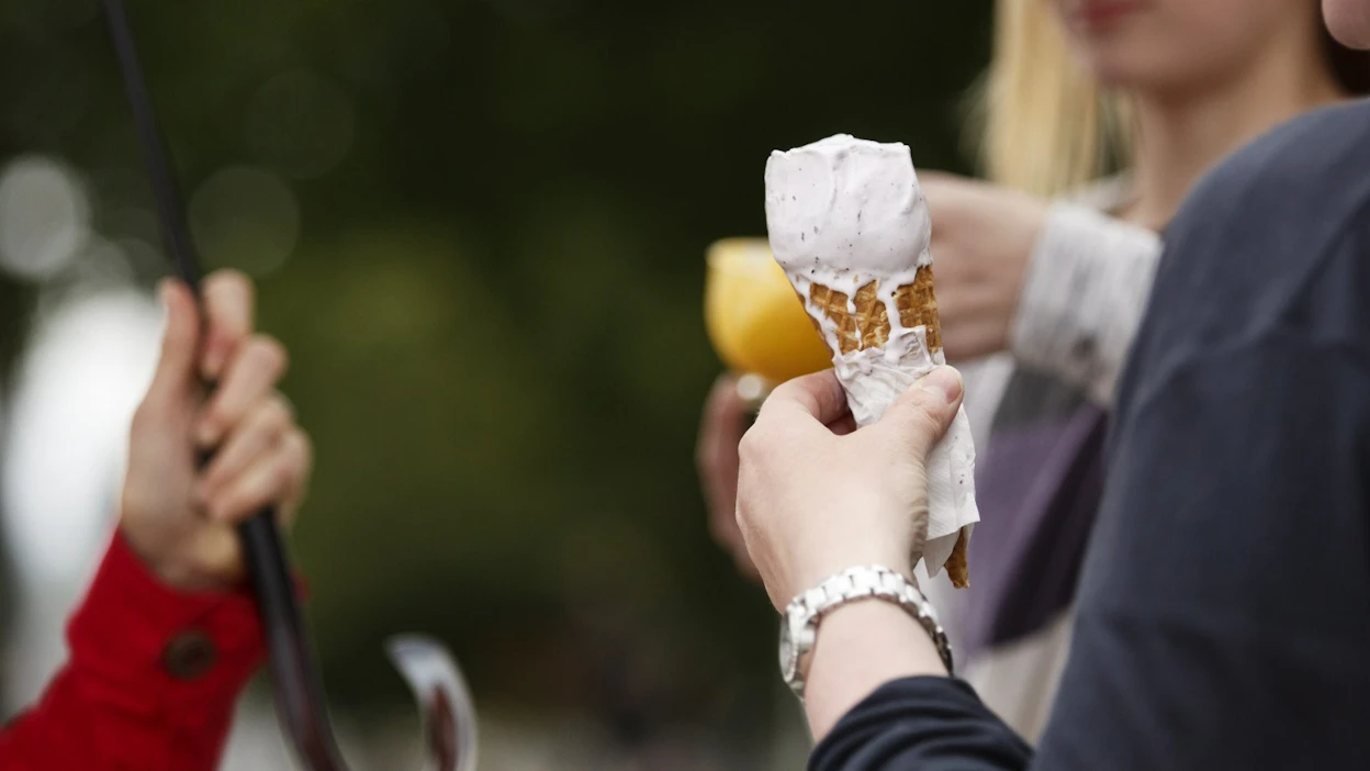 VATTin raportin mukaan vuonna 2011 käyttöön otettu makeisvero tai sen poisto vuonna 2017 ei vaikuttanut merkittävästi makeisten ja jäätelön kulutukseen.