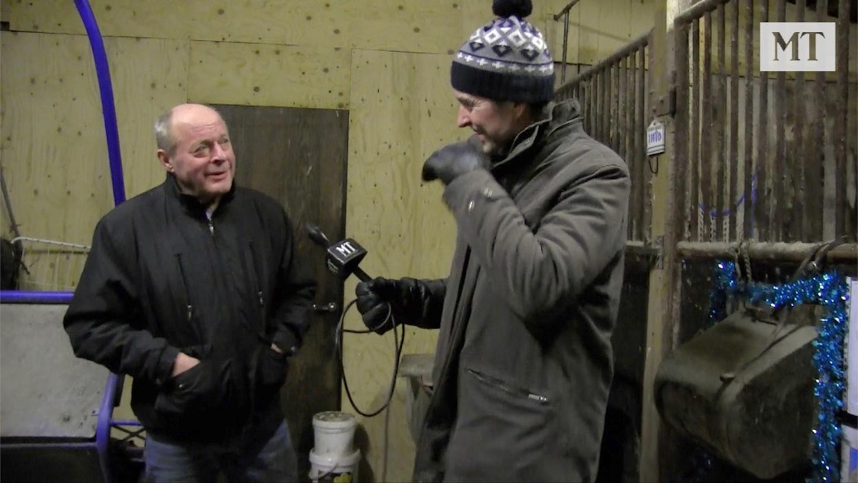 Mauno Laurila valmentaa hevosia Lapuan Huhdannevalla raviradan kupeella.