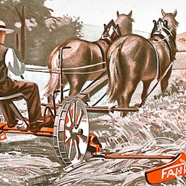 Alkuaikoina Fahr teki kaikenlaista maatalouskalustoa, mutta vuodesta 1911 lähtien, jolloin firma muuttui osakeyhtiöksi, keskityttiin heinän- ja viljankorjuukoneisiin. Niittokoneet olivat tuon ajan ykköstuotteita, niiden tuotantoennätys tehtiin juuri ennen toista maailmansotaa, jolloin valmistui 29 380 konetta vuodessa.