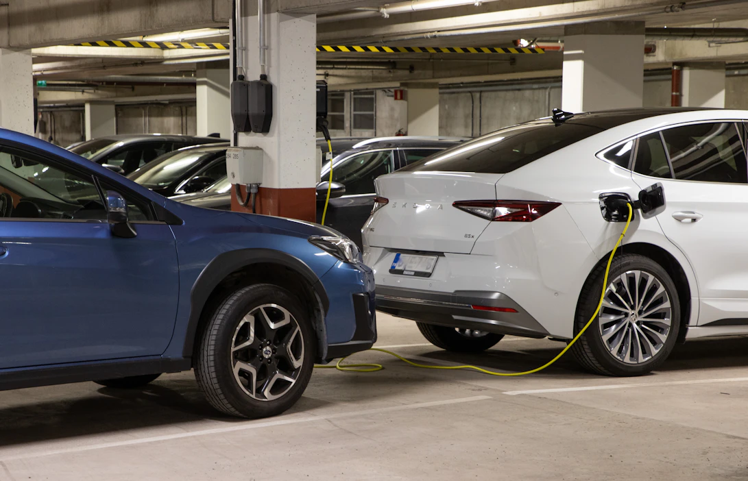 Sähkö- tai hybridiautojen lataamiseen liittyvät vahingot ovat erittäin harvinaisia, kun vahinkomäärän suhteuttaa esimerkiksi muihin vahinkoihin.