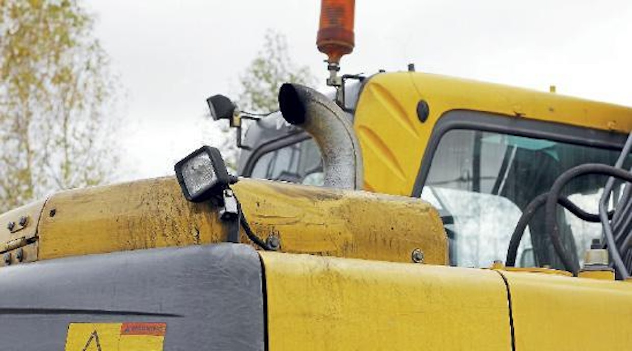 Moottori kannattaa koeajotilanteessa lämmittää kunnolla, jolloin esimerkiksi hydrauliikan laiskistuminen tulee esille. Sankka savutus ja moottorin huohottaminen ovat huonoja enteitä.