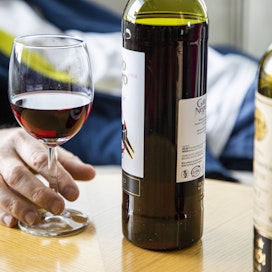 Anri Lindströmin mukaan suomalaisten viinimaun laatutietoisuus on kasvanut ja viinimaku kuivunut. Kuvituskuva