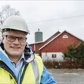 Maatalousrakentamista rasitetaan miljoonia euroja maksavilla turhilla normeilla, laskee kuopiolainen konsultti Matti Kokko Siilinjärven maisemissa. Pentti Vänskä