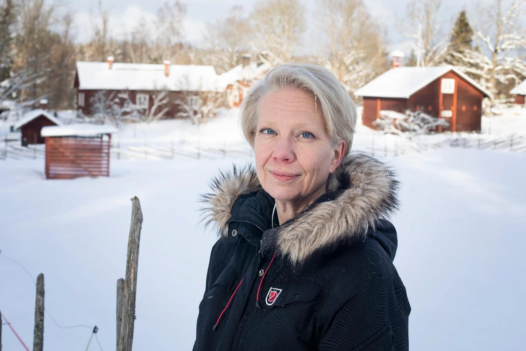 "Minkä tahansa muun yrityksen kohdalla ajatellaan liiketoiminta, myynti ja markkinointistrategiat edellä. Haluan tietenkin myös itse oppia tilan töitä, mutta en kuvittele pystyväni kaikkeen yksin, vaan ymmärrän, milloin kannattaa ostaa osaamista. Ajattelen tilaa yrityksenä, jolla on työllistävä vaikutus", kertoo Pia Aavaila.