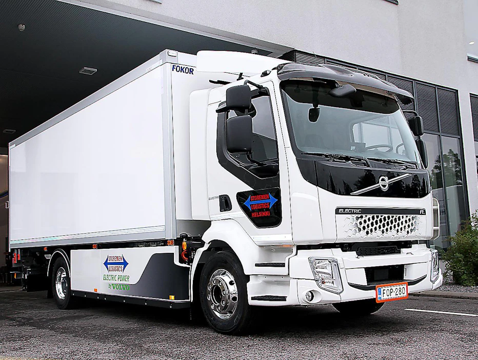 Volvo FL Electric- sähkökuorma-auton rakenne on kuormakoria myöten samanlainen kuin Volvon FL-dieselversiossa. Ajoakut löytyvät akseleiden välistä.