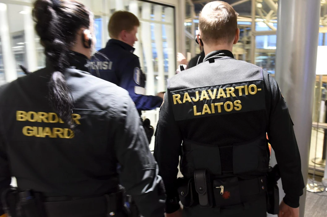STT:n tietojen mukaan ministerit keskustelevat tänä iltana siitä, mikä olisi väliaikaisessa sääntelyssä perusteltu maahantulon raja-arvo riskimaalle. LEHTIKUVA / HEIKKI SAUKKOMAA