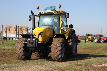 X6-mallien suunnittelussa on italialaiseen tapaan panostettu muotoiluun. Punaisen lisäksi tarjolla on pirteän keltainen vaihtoehto.