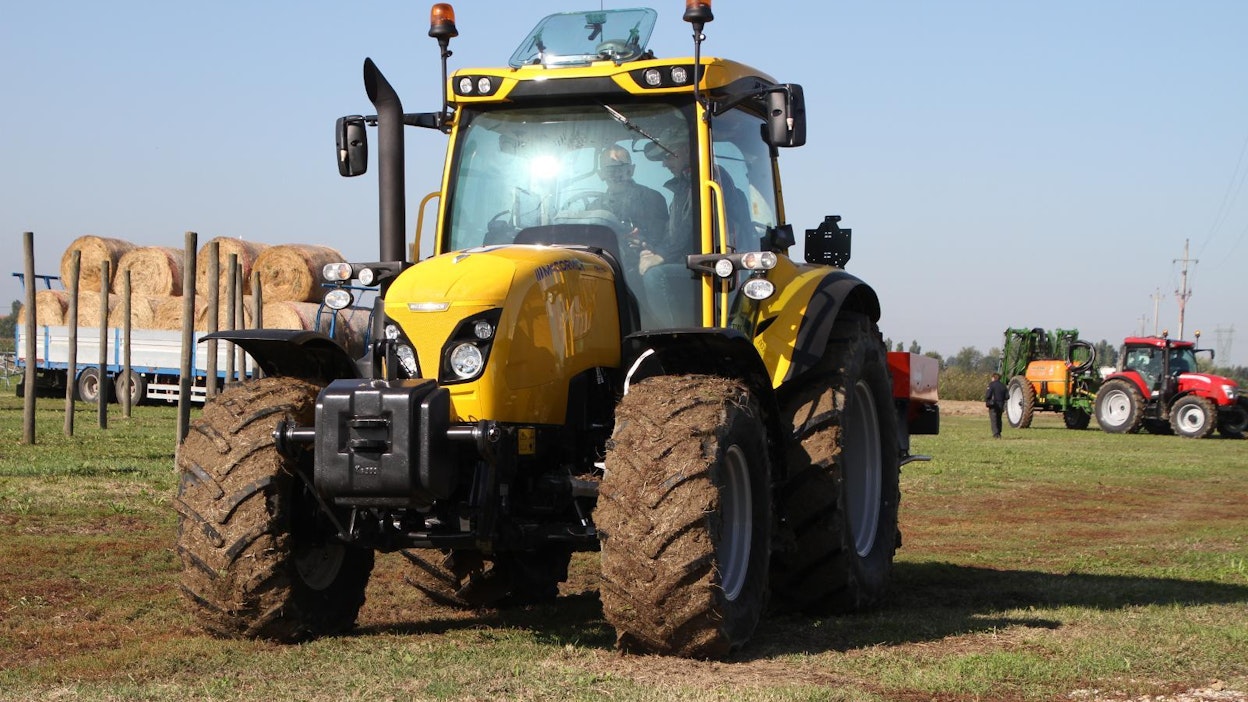 X6-mallien suunnittelussa on italialaiseen tapaan panostettu muotoiluun. Punaisen lisäksi tarjolla on pirteän keltainen vaihtoehto.