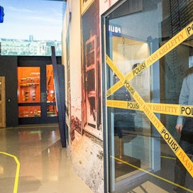 Osa museoista on kiinni, osa on auki rajoitetusti. Poliisimuseossa Tampereella voi tällä hetkellä vierailla enintään kymmenen henkilöä kerrallaan, joten turvaväleistä pystytään pitämään hyvin huoli, sanoo tutkija Juha Vitikainen.