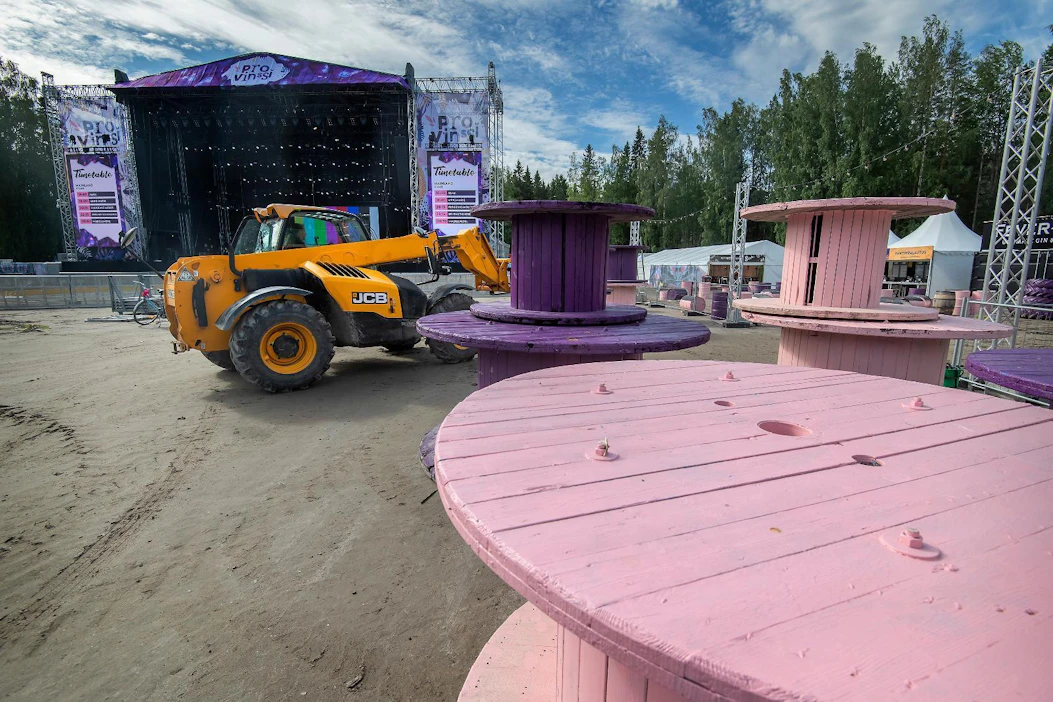 "Toimialaan kohdistuu nyt rajoituksia, jotka ovat samoja kuin voimakkaimmillaan viime keväänä. Saman aikaan tautitaakka on rokotustilanteen hyvän kehityksen vuoksi oleellisesti erilainen", Tapahtumateollisuuden hallituksen puheenjohtaja Pekka Timonen sanoo.