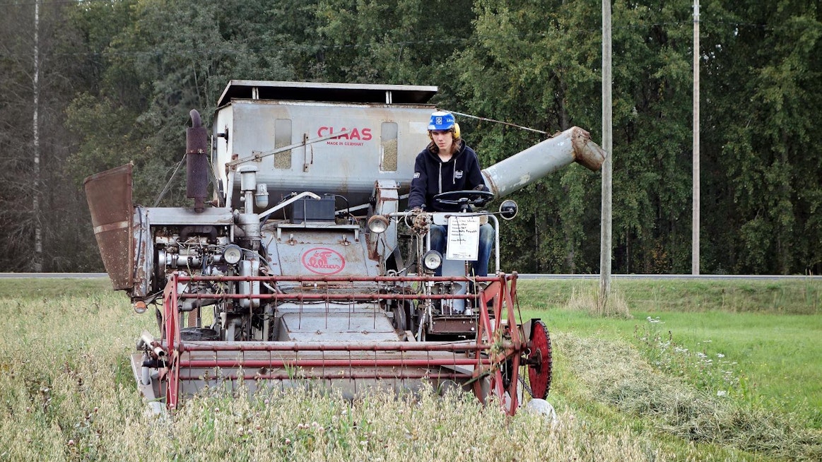 Claas Columbus D pellolla tositoimissa.