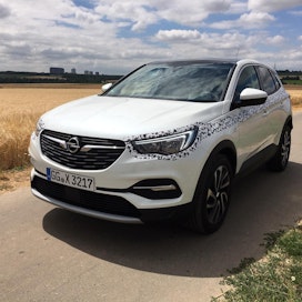 Opelin X-sarjasta Grandlandin myynti nousi yli 900 autoon tammi-syyskuussa.