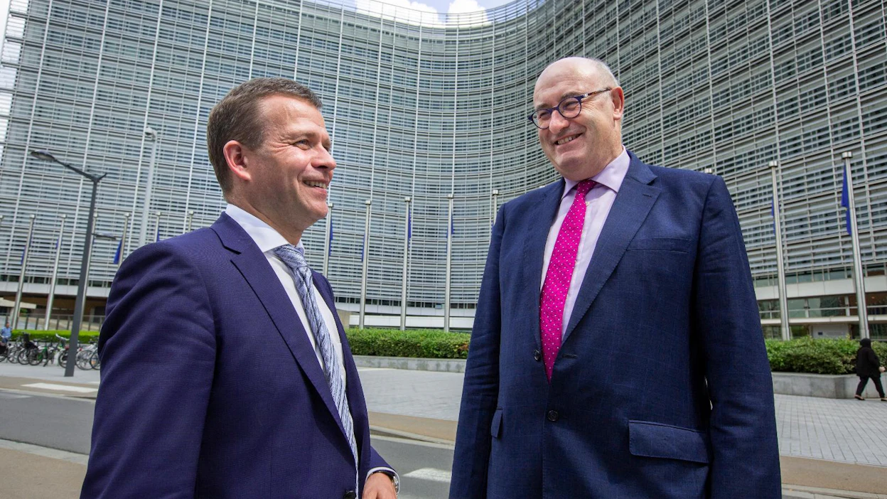 Maatalouskomissaari Phil Hogan vieraili Suomessa kokoomuksen Petteri Orpon vieraana. Molempien puolueet kuuluvat EU:ssa EPP-puolueeseen.