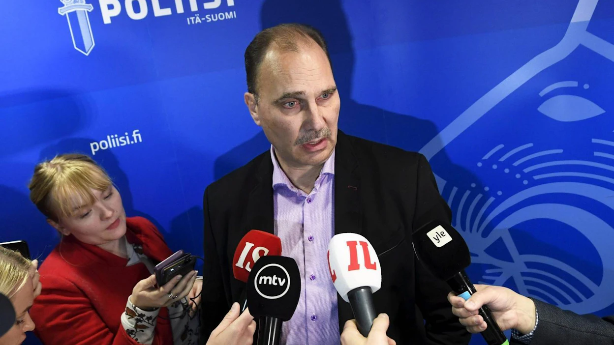 Epäiltyä kuulustellaan heti, kun lääkärit antavat luvan, KRP:n rikoskomisario, tutkinnanjohtaja Olli Töyräs kertoi tiedotustilaisuudessa. LEHTIKUVA / VESA MOILANEN