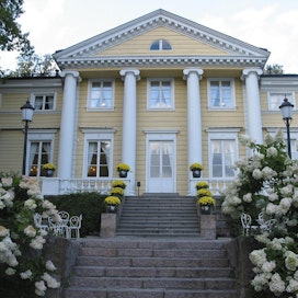 Valtioneuvoston edustuskartano, Königstedt, sijaitsee Vantaan Riipilässä, Vantaanjoen rannalla.