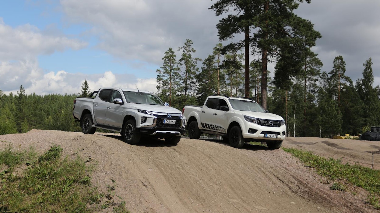 Koneviestin parivertailuun valikoituivat Mitsubishi L200 ja Nissan Navara, koska molemmilla on pitkä avolavahistoria sekä vakiintunut asiakaskunta Suomessa.