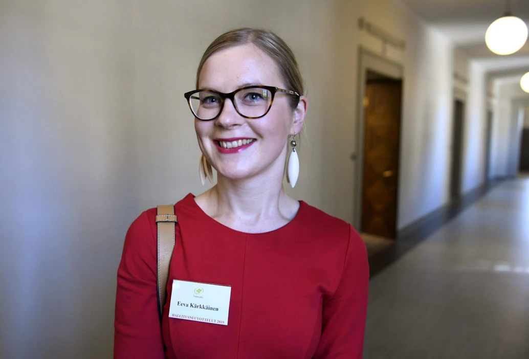 Eeva Kärkkäinen (kuvassa) toimii puoluetta johtavan tiede- ja kulttuuriministeri Annika Saarikon erityisavustajana. LEHTIKUVA / Martti Kainulainen