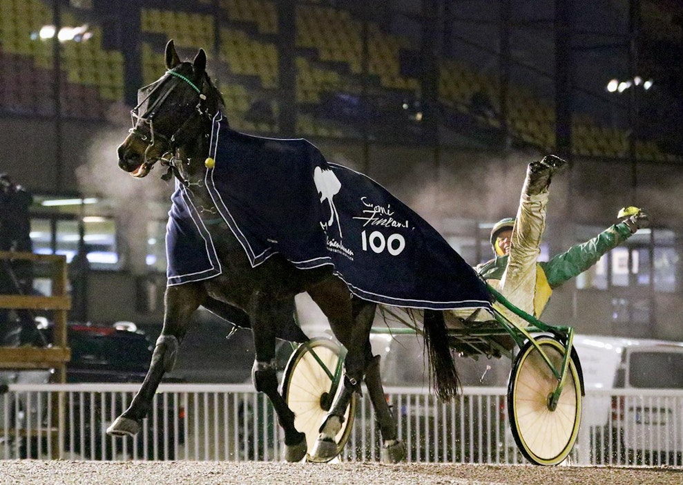 Al E.Gador Zet ja Erkki-Pekka Mäkinen saavat Ravinetin vihjeissä luottamuksen.