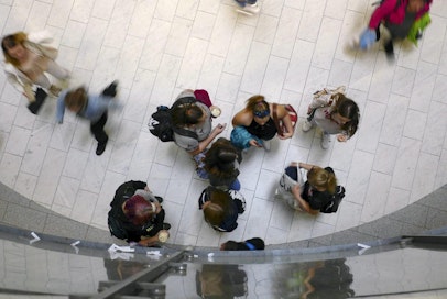 Suomessa tilanne on varsin hyvä, mutta tytöt ovat huolissaan tyttöjen oikeuksista maailmalla. Lehtikuva / Teemu Salonen