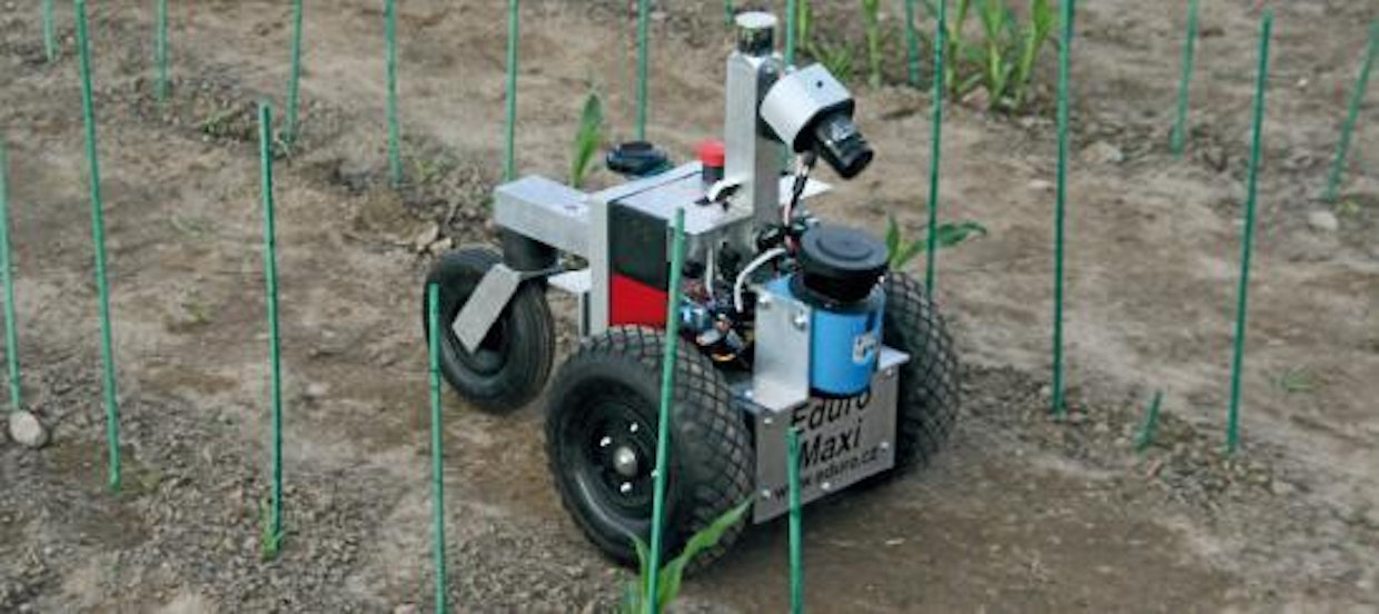 Kilpailussa hyvin pärjännyt Eduro Maxi –robotti. Robotin navigointi perustuu laserskanneriin, kameraa käytetään rikkojen tunnistamiseen. Rikkojen tuhoamistehtävässä takana olevalle telineelle asennetaan ruisku säiliöineen.