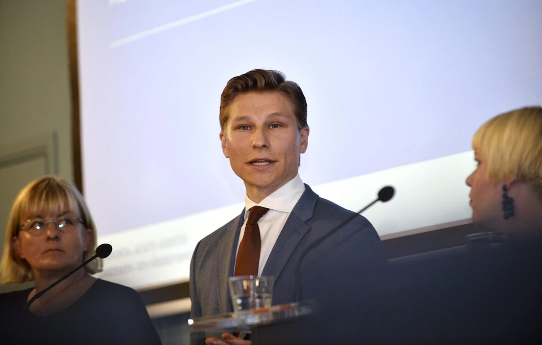 Sosiaali- ja terveysministeri Pirkko Mattila (vas.), oikeusministeri Antti Häkkänen ja perhe- ja peruspalveluministeri Annika Saarikko hallituksen maakunta- ja sote-uudistusta käsittelevässä tiedotustilaisuudessa Helsingissä 18. kesäkuuta 2018.