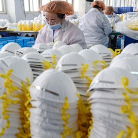 Tekstiilien kuten maskien vienti on kasvanut. Lehtikuva/AFP