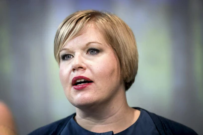 Annika Saarikko kirjoittaa haluavansa tuoda tapahtuma-alan tilanteen hallituksen käsittelyyn vielä ennen joulua. LEHTIKUVA / Emmi Korhonen