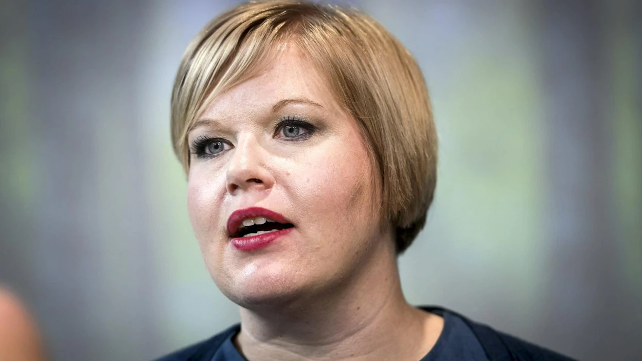 Annika Saarikko kirjoittaa haluavansa tuoda tapahtuma-alan tilanteen hallituksen käsittelyyn vielä ennen joulua. LEHTIKUVA / Emmi Korhonen