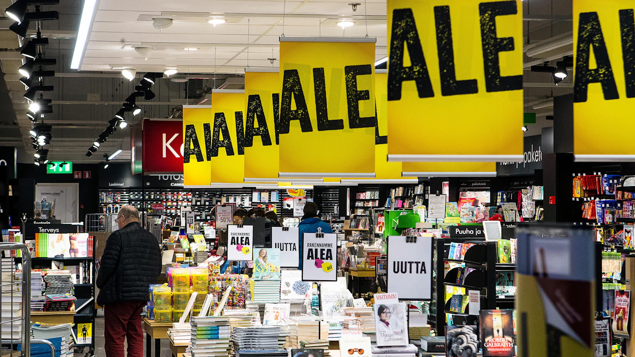 Edes alaan vihkiytyneistä kirjakaupoista ei aina löydy uusimpiakaan lasten- ja nuortenkirjoja vanhemmista teoksista puhumattakaan.