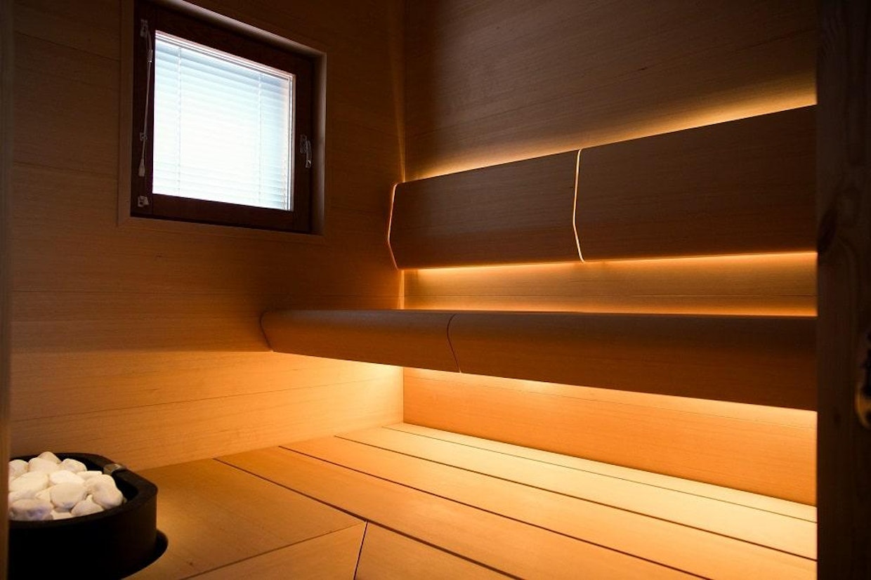 Oikeanlainen valaisu nostaa saunan tunnelman uudelle tasolle.