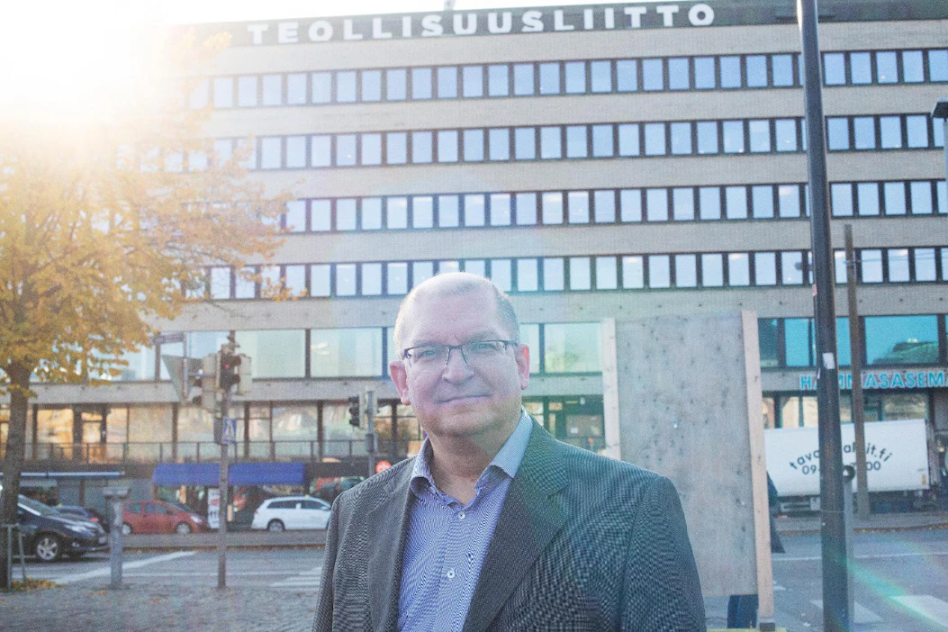 Seuraavissa työehtosopimusneuvotteluissa Teollisuusliiton puheenjohtaja Riku Aalto haluaa irti kriisiaikaan sovitetun työajan pidennyksestä.