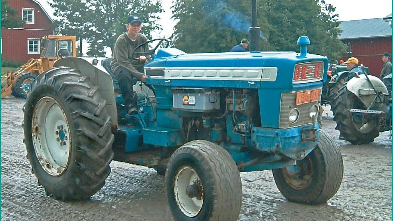 OK-6-traktoria valmistettiin vuosina 1967-70, Ford Motor Company  ja Orasvuon Konepaja, Basildon, Englanti  ja Hamina, Suomi.