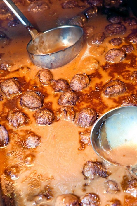 Teboil Tähtihovi liikenneasema. Lounaslinjalla lihapullia.