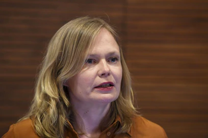 Tiede- ja kulttuuriministeri Hanna Kososen (kesk.) mukaan lisää osaajia tarvitaan esimerkiksi varhaiskasvatus- ja terveydenhoitoalalla. LEHTIKUVA / VESA MOILANEN