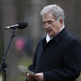 Presidentti Sauli Niinistö puhui Mannerheim-ristin ritari Tuomas Gerdtin hautajaisissa Lepolan hautausmaalla Lappeenrannassa. LEHTIKUVA / RONI REKOMAA
