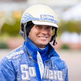 Björn Goop ohjasti voiton Daniel Redénin valmentamalla Born Unicornilla Paralympiatravetin karsinnassa. 