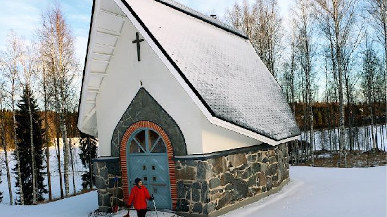 Matias-kappeli sijaitsee Irma Helimäen pihapiirissä. Ulkoapäin ei uskoisi, että kappelissa on 40 istumapaikkaa. Jouni Hirn