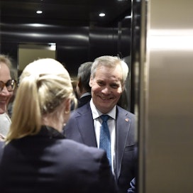 SDP:n puheenjohtaja Antti Rinne eduskunnan hississä SDP:n eduskuntaryhmän kokouksen jälkeen. LEHTIKUVA / JUSSI NUKARI
