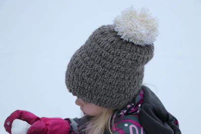 Muhku-pipo valmistui Pirtin kehräämön hahtuvalangasta ja tupsu jämälangoista.