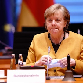 Liittokansleri Angela Merkeliin ja osavaltiojohtajiin on kohdistunut voimakasta arvostelua sen jälkeen, kun maan osittaista koronasulkua päätettiin alkuviikosta jatkaa yli huhtikuun puolivälin. LEHTIKUVA/AFP