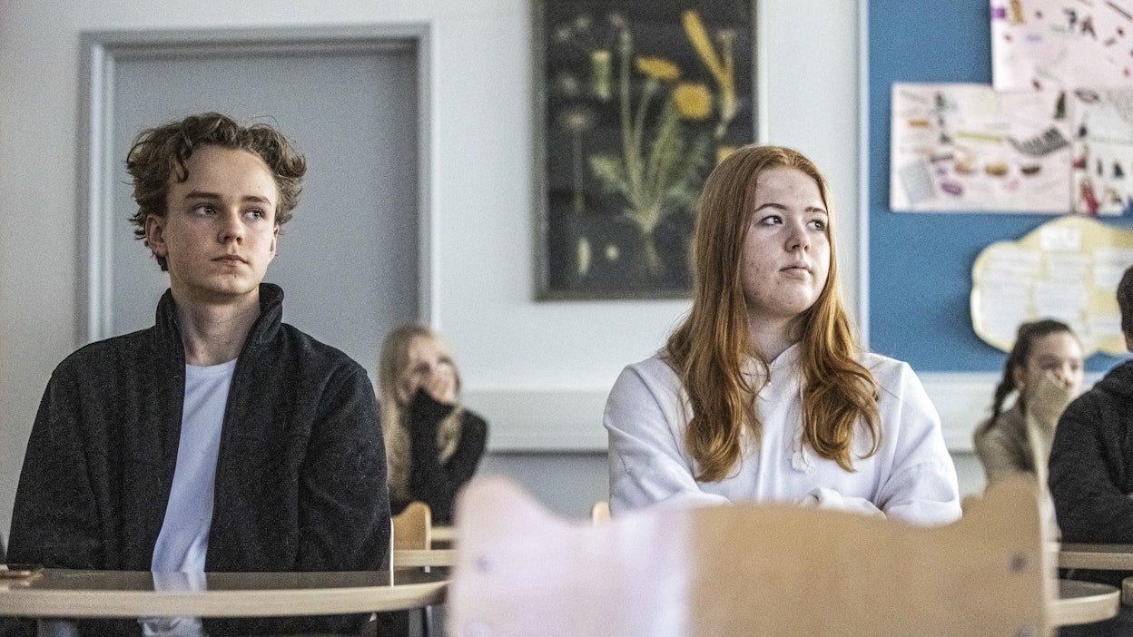 Moision koulun yhdeksännen luokan oppilaat Matias Mikkola ja Fiona Niinistö seurasivat etäTET-lähetystä oppilaanohjauksen tunnilla.