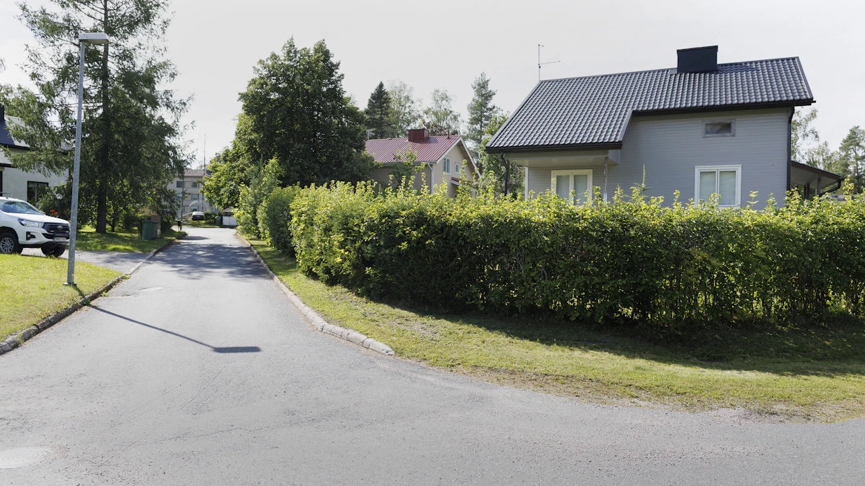 Esimerkiksi Jämsässä asuntojen hinnat ovat romahtaneet, ja vanhoja taloja saa edullisesti. Siinä yksi syy, miksi uusia omakotitaloja rakennetaan vähän.