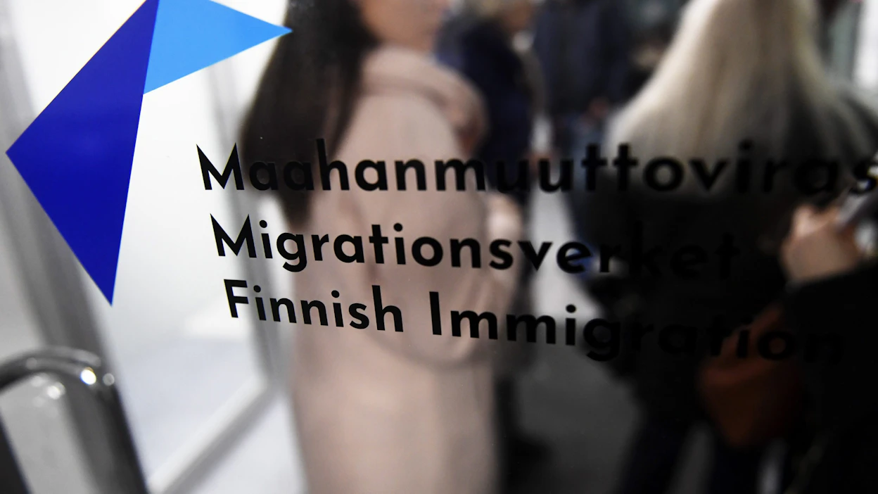 Lähes puolet yrityksistä pitää ulkomaisten työntekijöiden oleskelulupaprosessia kankeana tai erittäin kankeana.