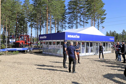 Finnmetko-näyttelyn kansainvälisestä merkityksestä kertoo, että esimerkiksi Komatsu ensiesittelee uuden Next Generation -metsäkonemallistonsa Suomessa. Paikalla on myös 11 edustajaa Uumajan pääkonttorilta.