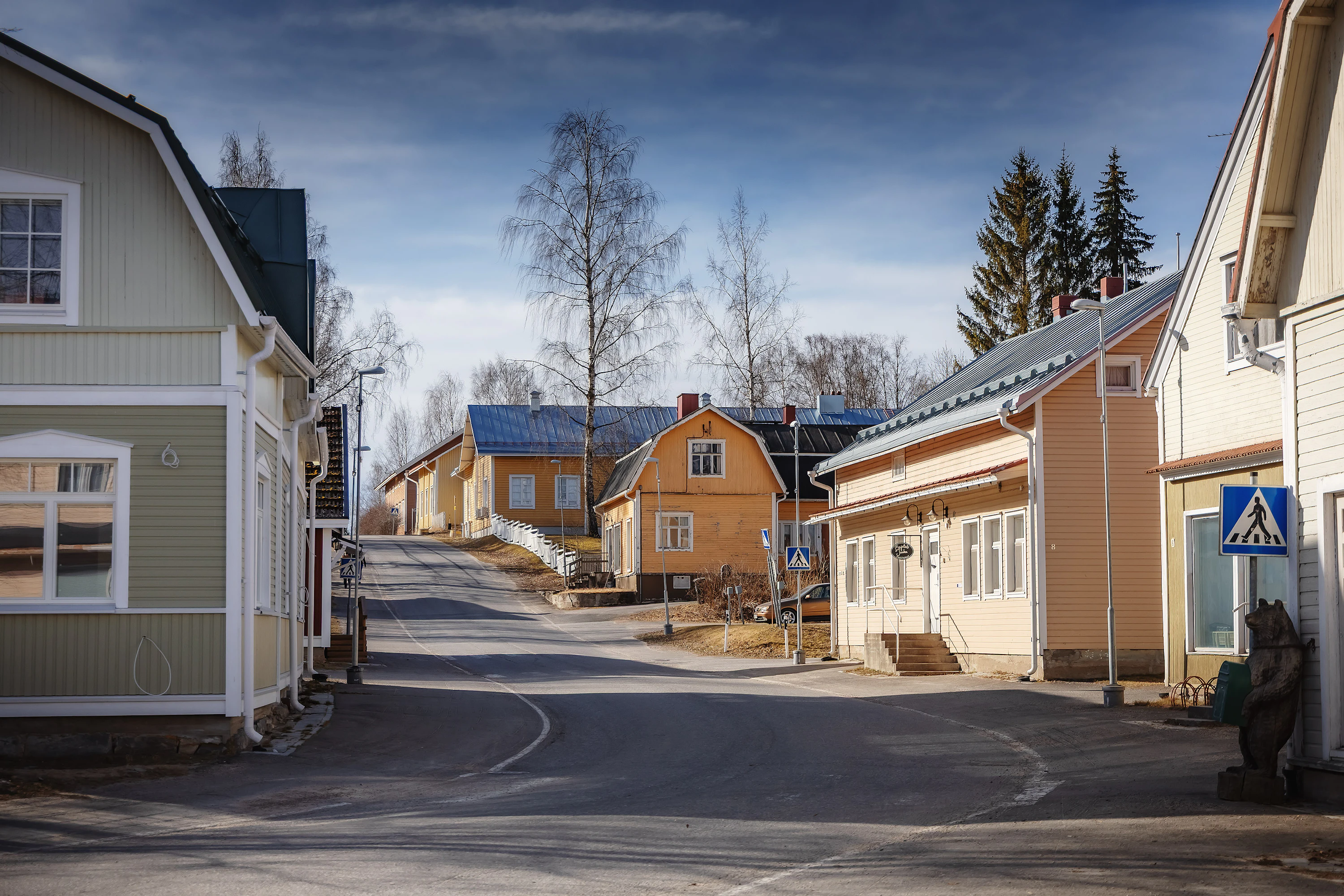 Vuorelman mukaan Suomessa ajatellaan edelleen, että ihmiset pakkautuvat vääjäämättömästi kasvukeskuksiin ja Itä-Suomea mietitään erillisenä asiana. Kuvituskuva Juuasta.