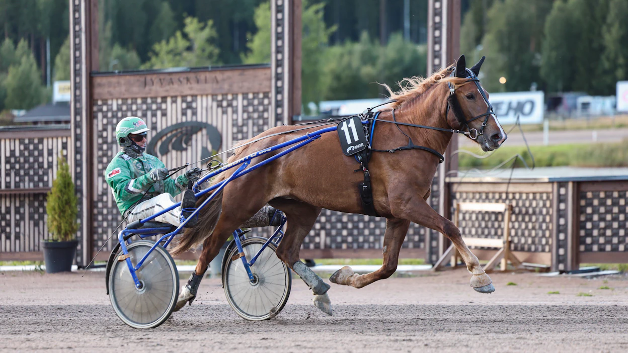 Derby tuli lopulta Henkisen syksyn ohjelmaan vähän takavasemmalta. Rattailla matkaava Ari Moilanen sanoo kuitenkin, ettei paikka kolmen kärjessä yllättäisi Killerillä.
